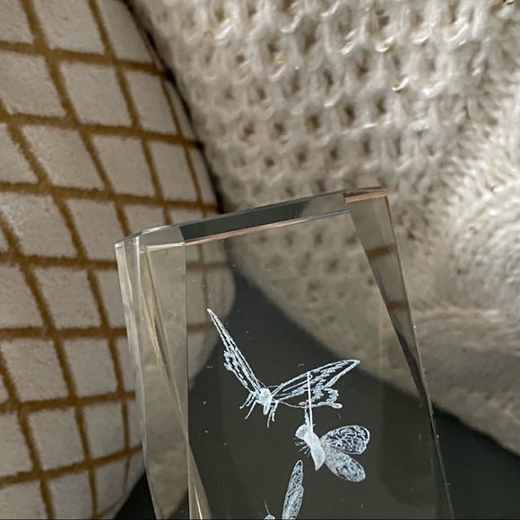 🦋 3D LASER Etched BUTTERFLIES Crystal PAPERWEIGHT - Picture 3 of 8